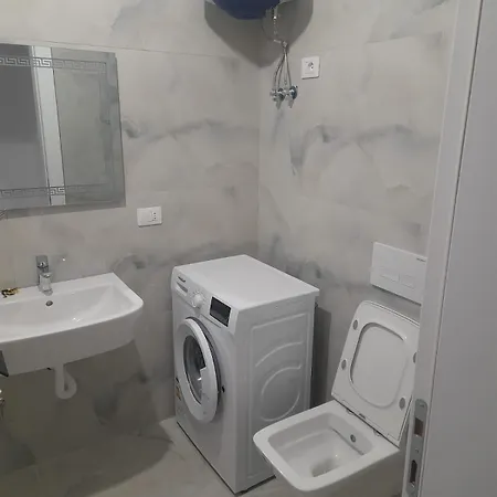 Andi Διαμέρισμα Golem (Tirana)